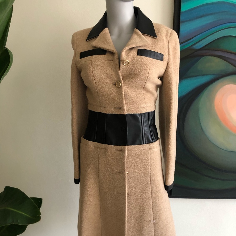 Chanel jacket - Picture 2 of 5